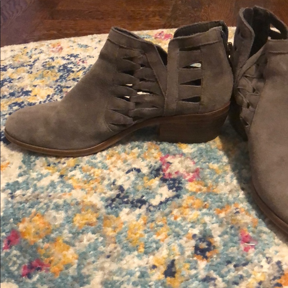 Cut out booties - Picture 2 of 5